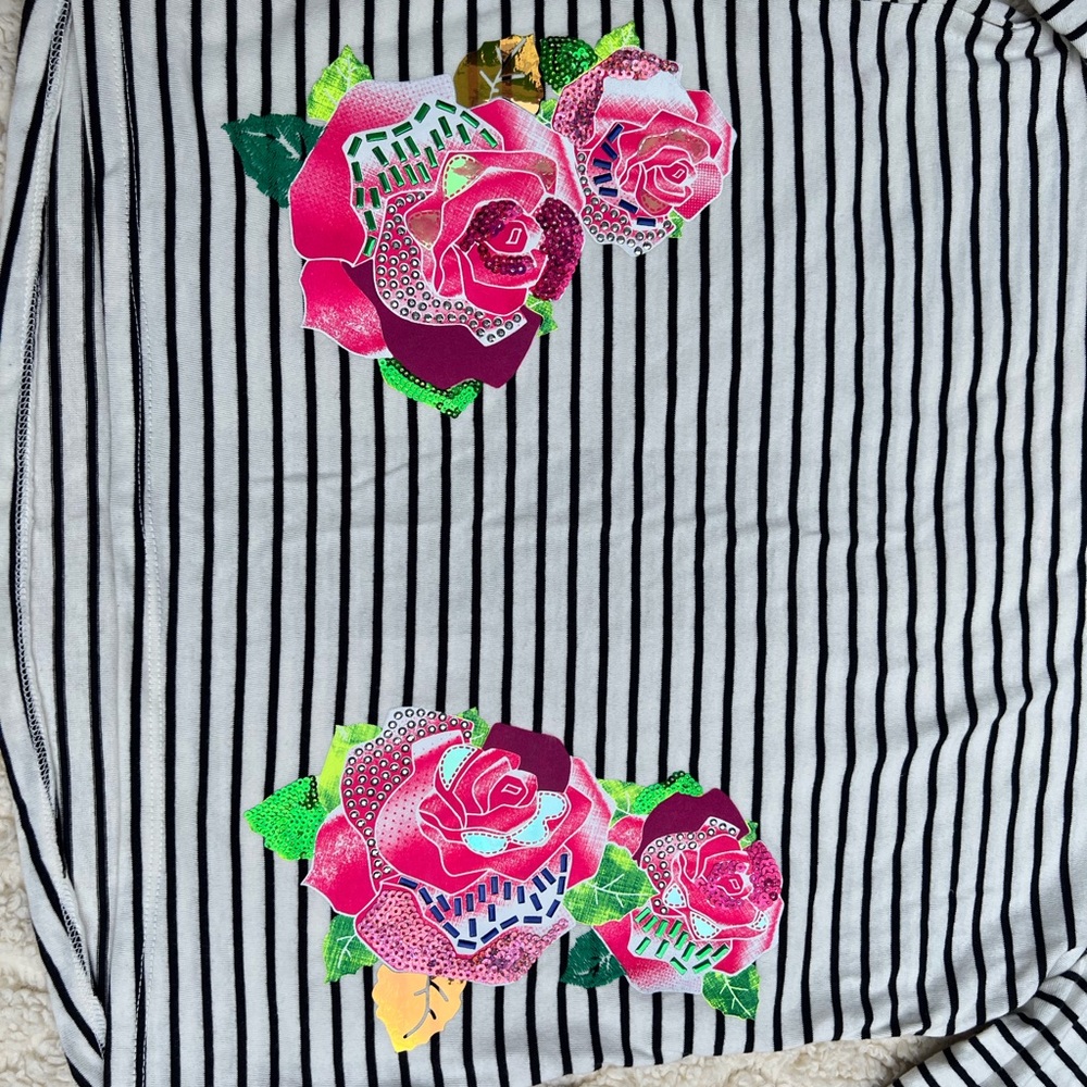 Long sleeve shirt for a girl. - Picture 2 of 3